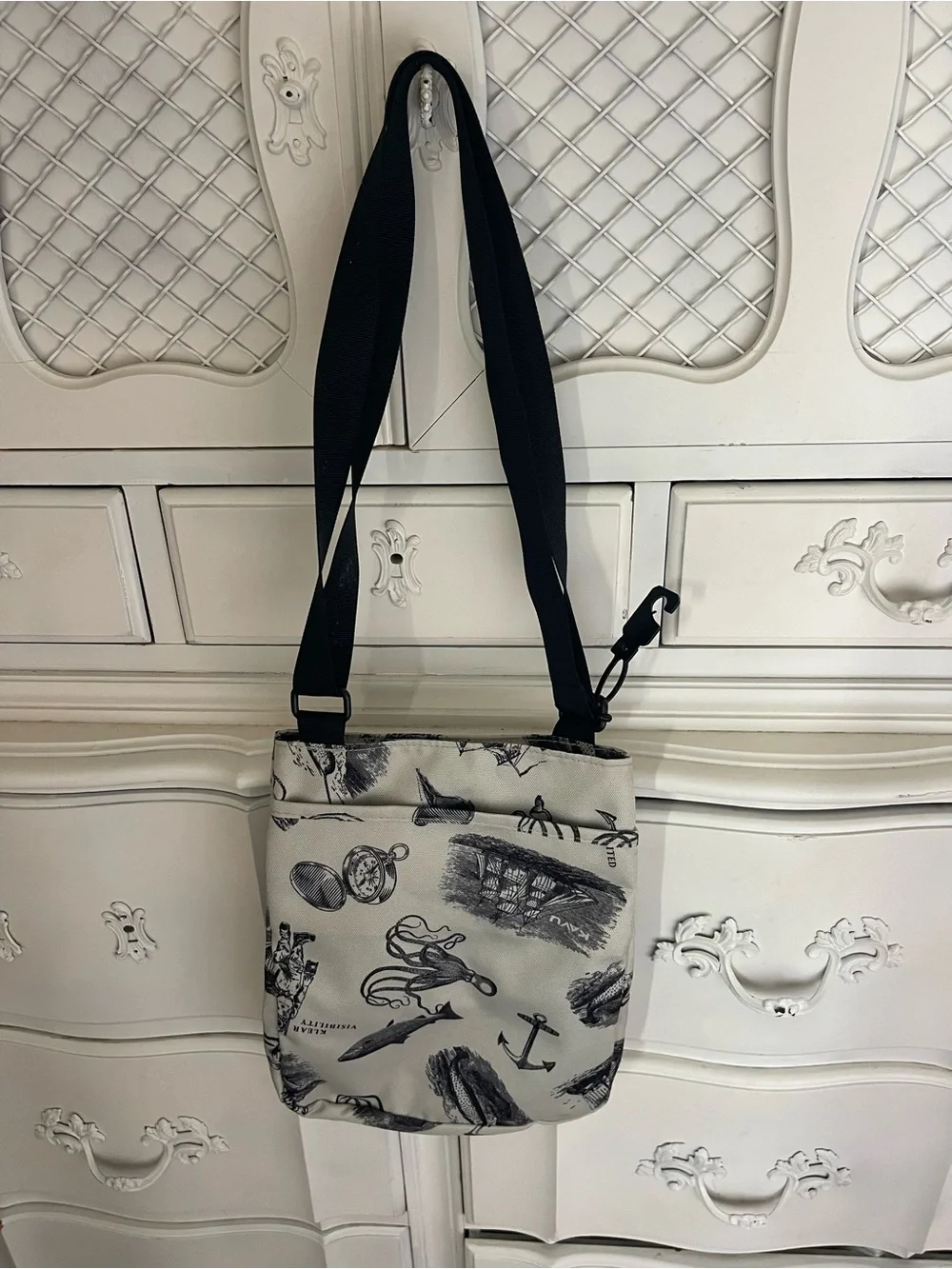 Kavu Black & White Printed Canvas Crossbody Bag